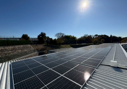 相模工場の発電施設（屋根上、野立て）